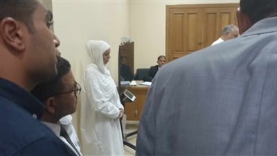 المًُضيفة التونسية المُتهمة بإنهاء حياة ابنتها: معملتش كدة في وعيي