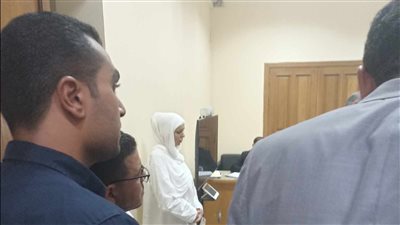 قرار جديد في محاكمة مضيفة الطيران المتهمة بإنهاء حياة ابنتها 