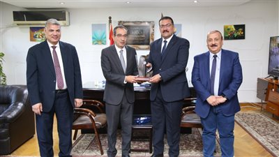 معسكر إعداد القادة فى جامعة الفيوم يناقش بناء وعي الشباب