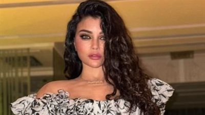 هيفاء وهبي تستحضر أناقة السبعينيات.. والجمهور: انتي ملكة جمال لبنان 