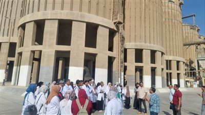 طلاب زراعة جامعة سوهاج يتفقدون المنطقة الصناعية بغرب طهطا