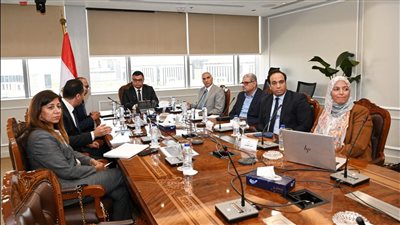 الشربيني لمسئولى شركة 