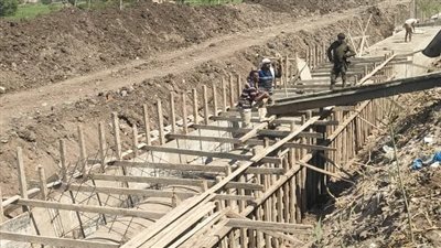 محافظ الغربية يتابع استكمال تغطية المواسير بالخرسانة بطريق محلة منوف