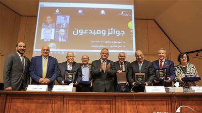 معرض الكتاب بالإسكندرية يختتم أنشطته بتكريم الفائزين بجوائز الدولة