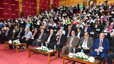 افتتاح المؤتمر السنوي للدراسات العليا وللبحوث التطبيقية بجامعة قناة السويس 