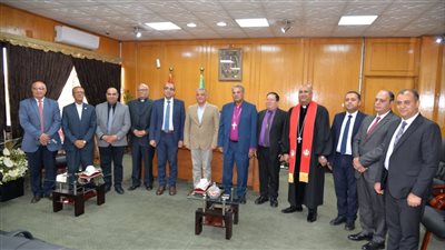 محافظ الإسماعيلية يستقبل رئيس الطائفة الإنجيلية للتهنئة بمنصبه الجديد