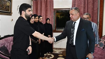 محافظ جنوب سيناء يؤدي واجب العزاء في مواطن ومواطنة من أهالي طور سيناء