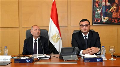 وزير الإسكان ومحافظ القاهرة يترأسان اجتماع اللجنة التيسيرية لمشروع تطوير 