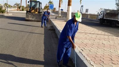  محافظ أسوان: رفع 370 طن مخلفات وقمامة بالمراكز والمدن 