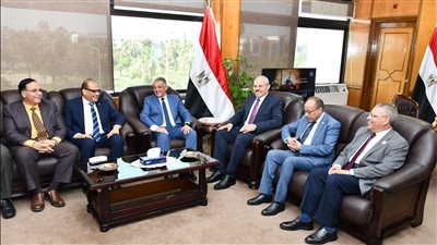 محافظ الإسماعيلية يشيد بدور جامعة قناة السويس في خدمة وتنمية المجتمع 