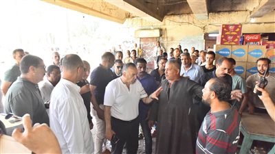 أسيوط: غلق وتشميع 3 محال تجارية لمخالفتها الترخيص