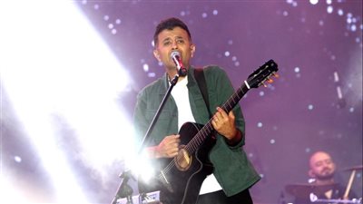 حمزة نمرة يشعل أجواء حفله بمهرجان جرش للثقافة والفنون 