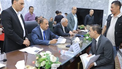 محافظ سوهاج يبحث 220 شكوى للمواطنين