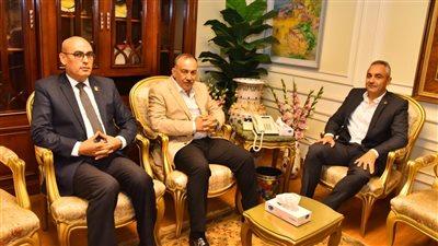 محافظ أسيوط يستقبل رئيس جهاز تعمير الوادي الجديد ويستعرض مشروعات 