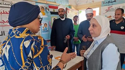 وكيل صحة الإسماعيلية تتفقد القافلة الطبية بقرية البياضية