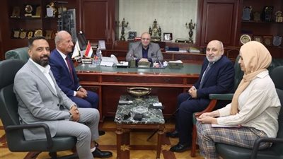 محافظ بني سويف يناقش آليات الدفع بملف الاستثمار وتذليل معوقاته