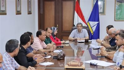 محافظ دمياط يناقش موقف عدد من المشروعات الجاري تنفيذها