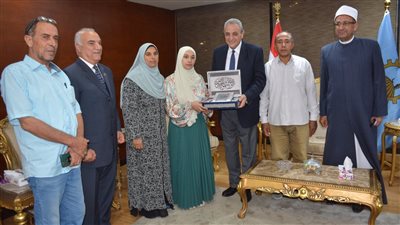 محافظ الغربية يكرم الثانية مكرر على مستوى الجمهورية بالثانوية الأزهرية