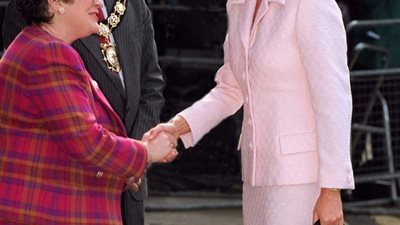 ميجان ماركل تتألق على طريقة ديانا (صور)