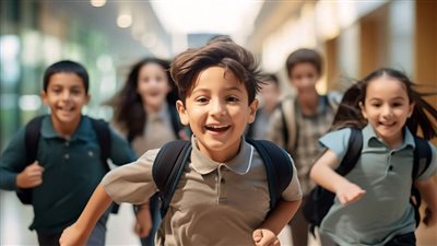 قبل العودة إلى المدارس .. 4 خطوات لتشجيع طفلك على استقبال الدراسة