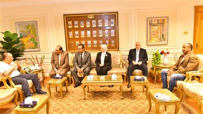 محافظ أسيوط يلتقى وفد نقابة الرياضيين بالمحافظة للتهنئة بتوليه منصبه