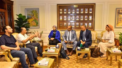 محافظ أسيوط يبحث سبل التعاون في تطوير منظومة تدوير المخلفات الصلبة