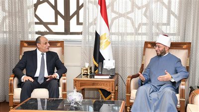 وزير الأوقاف يستقبل وزير الطيران السابق