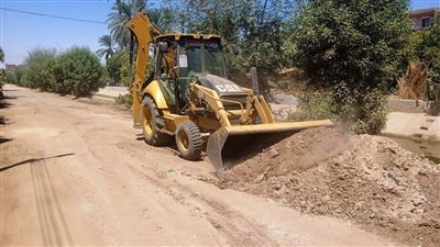 محافظ سوهاج يتابع جهود الوحدات المحلية في النظافة وتمهيد الطرق 