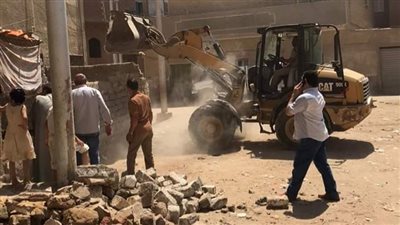 إزالة التعديات بحرم الطرق والشوارع في سنورس بالفيوم 