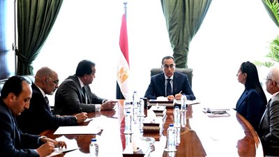 رئيس الوزراء يُبحث ضم عمال البناء والتشييد تحت مظلة التأمين الصحي