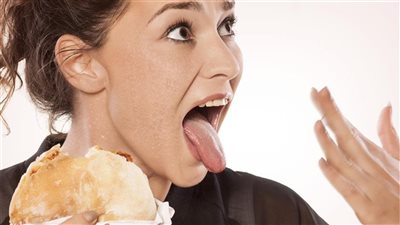 ماذا يحدث للجسم عند أكل الأطعمة الساخنة جدًا؟..اعرف درجة حرارة الطعام المثالية