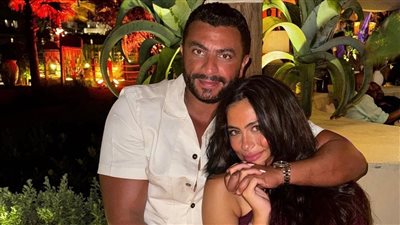 هاجر أحمد تطل بصيحة ألوان شولدر (صور)