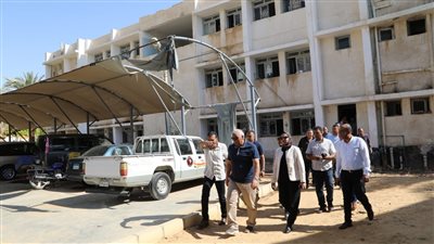 محافظ الوادي الجديد يبحث استغلال مباني