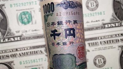 رويترز: ارتفاع الين مع تزايد الضغوط على العملة الأمريكية