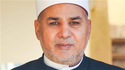 رئيس منطقة مطروح الأزهرية يُهنئ أوائل الشهادة الثانوية 