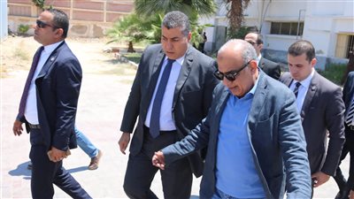 وزير الكهرباء يتفقد هندسة كهرباء برج العرب في الإسكندرية 
