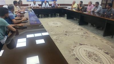 رئيس سوهاج الجديدة يستمع لمشاكل الشركات المنفذة لمشروعات الإسكان الإجتماعي 