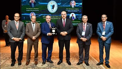 رئيس جامعة الدلتا التكنولوجية يُشارك بفعاليات مؤتمر الدراسات العليا بجامعة قناة السويس 