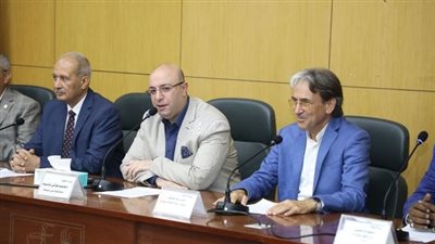 محافظ بني سويف يشهد توزيع حوافز سندات الكربون علي المزارعين