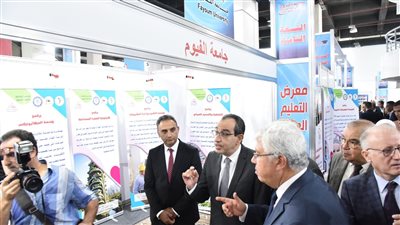 رئيس جامعة الفيوم يشهد افتتاح معرض أخبار اليوم للتعليم العالي