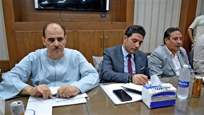 نائب المحافظ سوهاج يلتقي أهالي ساقلتة في حوار مجتمعي