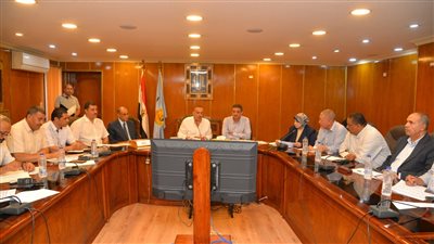 محافظ أسيوط يناقش مستجدات ملفي التقنين والتصالح 