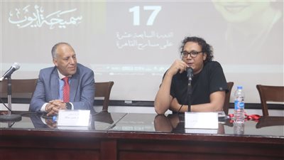 غناء وعزف وتوثيق في ندوة 