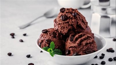 طريقة تحضير أيس كريم الشوكولاتة.. وصفة سهلة ولذيذة في المنزل
