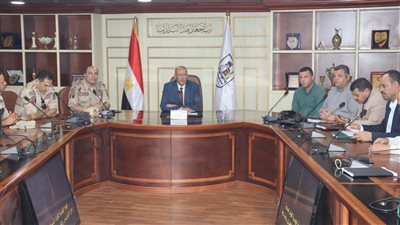 سكرتير بنى سويف يعقد  يناقش تسريع وتيرة العمل  في ملف التصالح على  مخالفات البناء