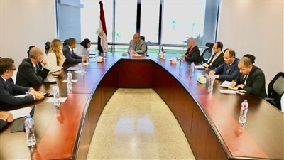 وزير الكهرباء يبحث مع وفد بنك إعادة الإعمار والتنمية الأوروبي التعاون المشترك