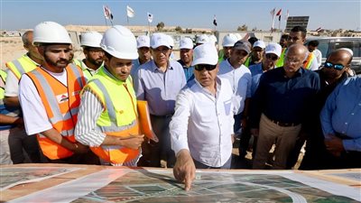 كامل الوزير يتفقد مواقع العمل بمشروع الخط الأول للقطار الكهربائي السريع
