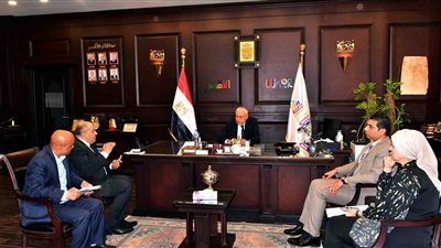 محافظ الأقصر ووفد “مصر الخير” يناقشان مشروعات المؤسسة المزمع تنفيذها