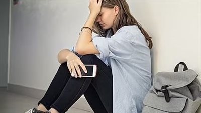 هوس الهواتف المحمولة يهدد صحة المراهقين النفسية 