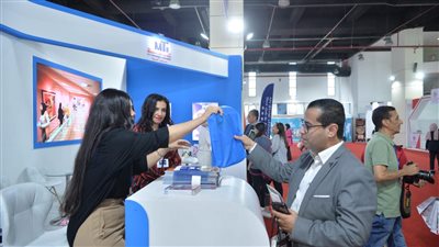 صور| إقبال كثيف من طلاب الثانوية العامة على معرض التعليم العالي